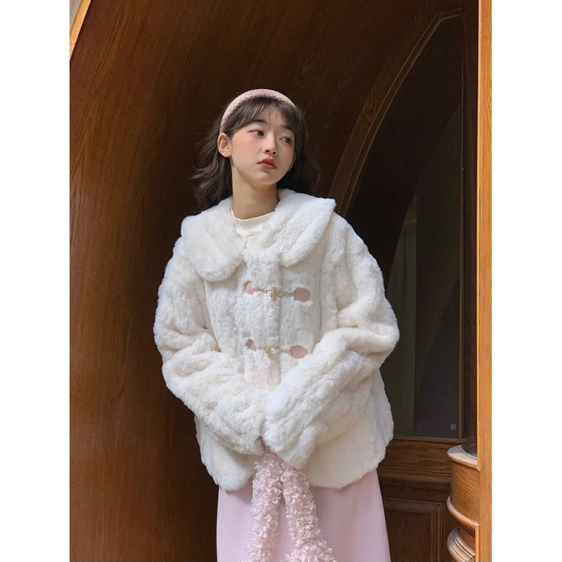 女性用ラムウールコート2025冬新作スイートスタイル環境に優しいラビットファーラペル豪華なベルベットコートショートスタイル