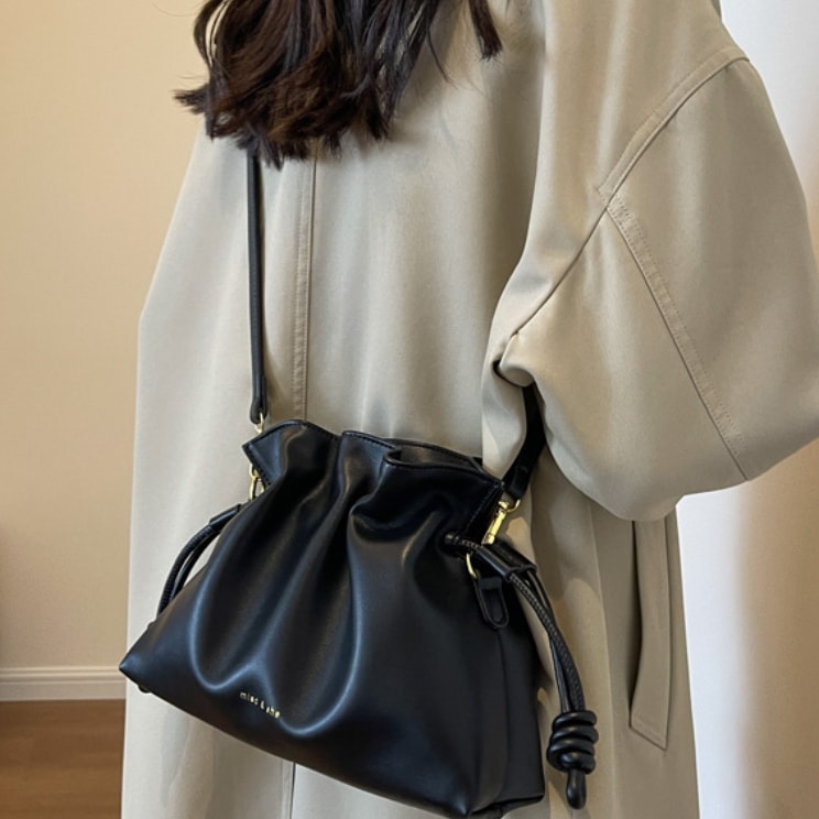 バッグ カバン レディース ショルダー ハンドバッグ 斜めがけ 肩がけ 巾着 コンパクトウォレット 大容量 多収納 便利 軽量 かわいい 大人可愛い きれいめ シンプル カジュアル 上品 お洒落