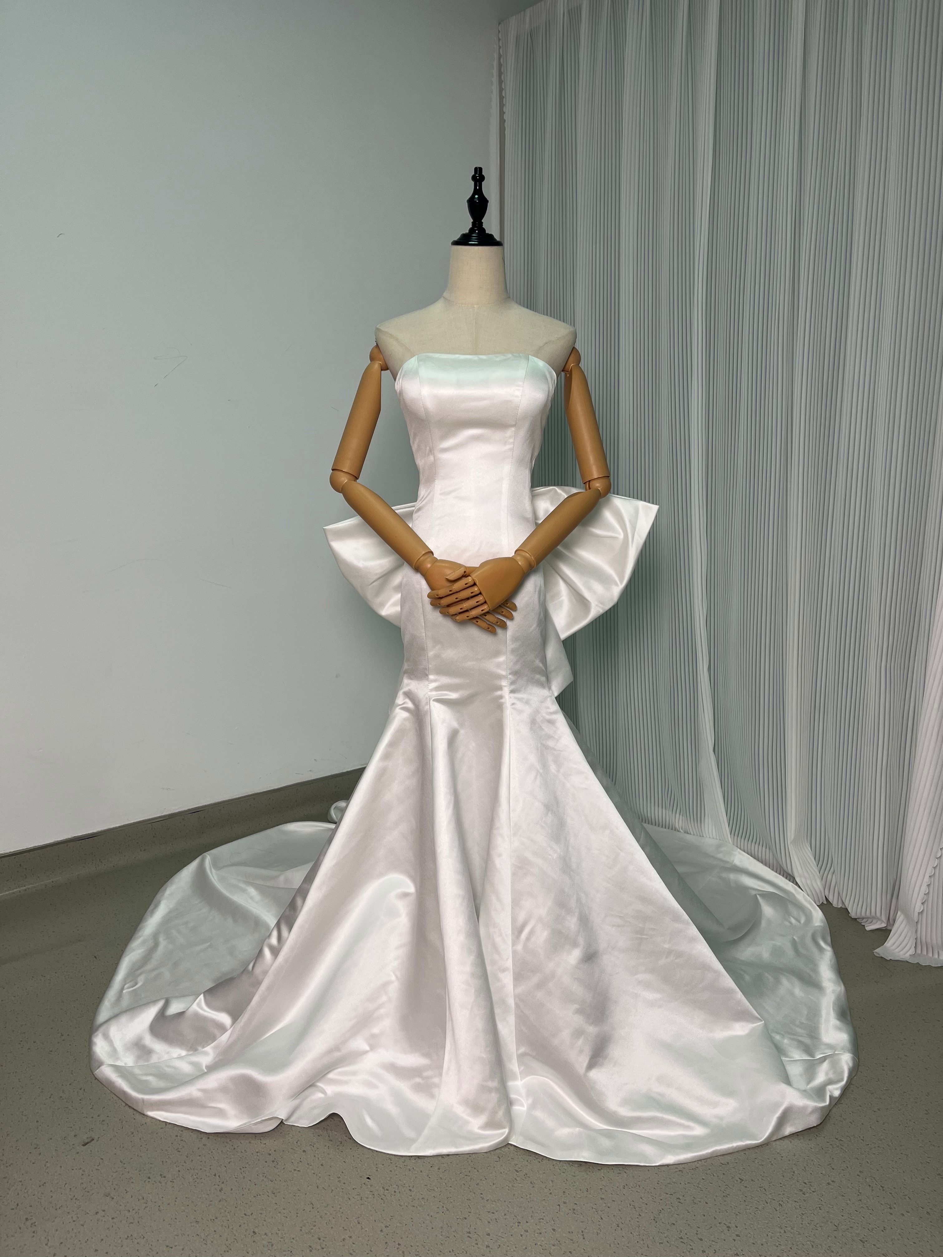 ウェディングドレス マーメイドライン ベアトップ ふっくら柔らかなバックリボン 光沢感 披露宴