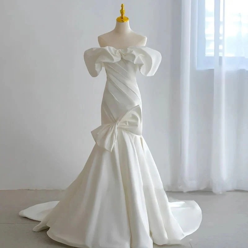 ワンショルダーライトウェディングドレス2025気質イブニングドレステール森の花嫁結婚式ウェルカムドアベール
