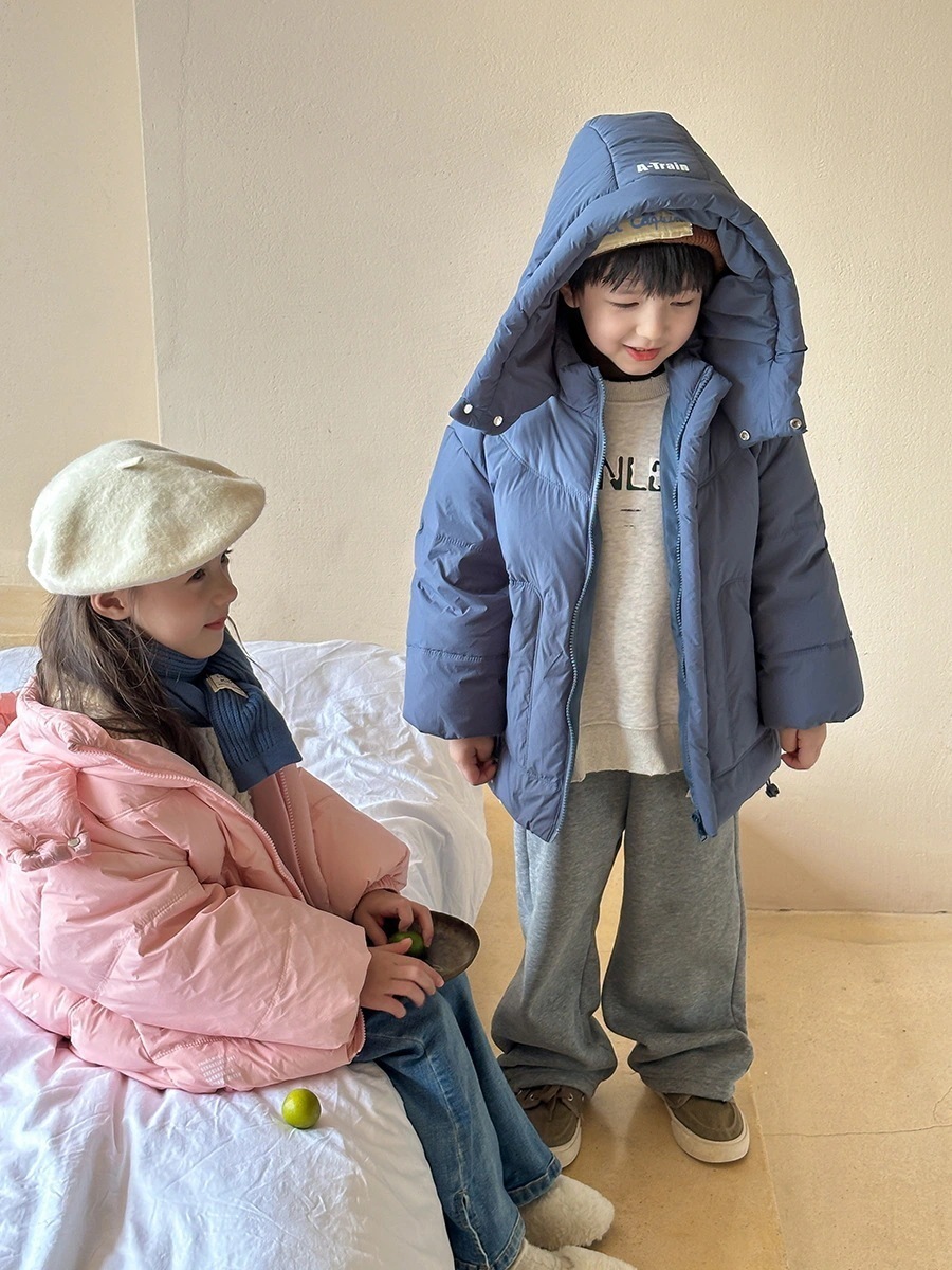 の新作 韓国子供服 24との子供の男の子の女の子の小さな真ん中と大きな子供暖かい肥厚フード付きジャケット