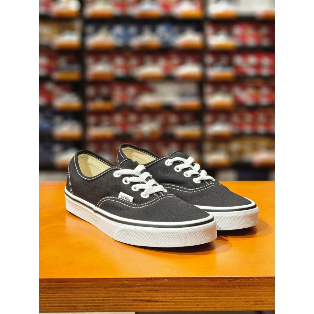 バンズユニセックスオーセンティックコアオーセンティック (VN000EE3BLK) スニーカー