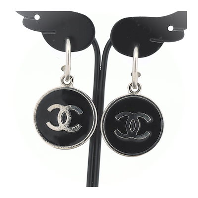 CHANEL シャネル ココマーク シルバー×ブラック ピアス 05P Qoo10] CHANEL ココマーク ピアス 05P 黒 シルバー : 腕時計