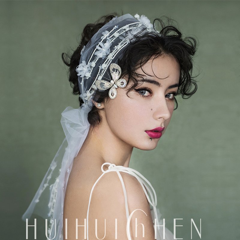 カチューシャ 花嫁 結婚式 ヘッドドレス ティアラ 髪飾り ヘアアクセサリー ウエディング 演奏会 ブライダル パーティー 演奏会 二次会 卒業式 披露宴 お薦め