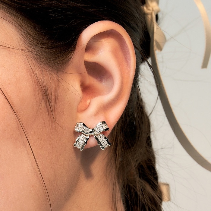 カリーナ着用dorothy ribbon earring/韓国の人気ブランド 韓国正規品 韓国の人気商品 韓国ファッション 韓国ジュエリー デイリーアクセサリー SNSで人気 韓国ファッション 韓国