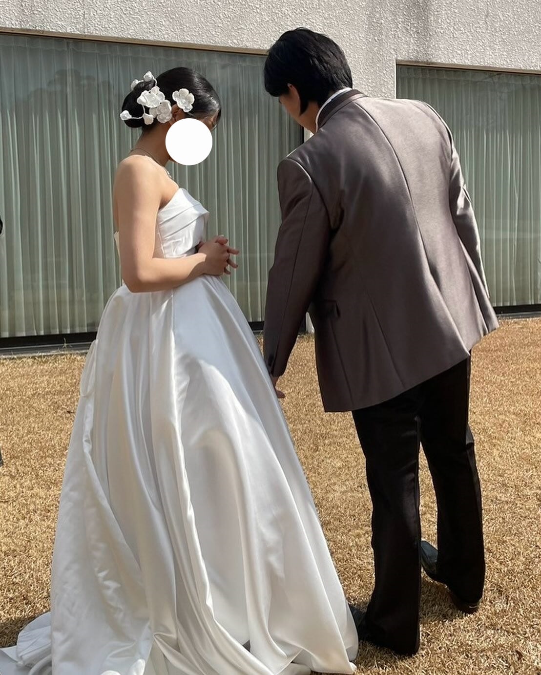 実例写真！ウェディングドレス ベアトップ マタニティ 編み上げ 光沢サテン 結婚式 前撮り