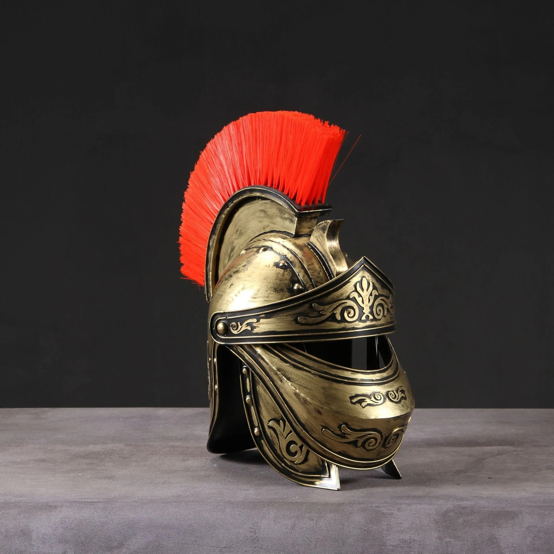 オブジェ 鉄兜 ローマ兵 ゴールド ゴールデン ヘルメット 中世 レプリカ お洒落 かっこいい ブリギ 高級感 防具 ファンタジー インテリア