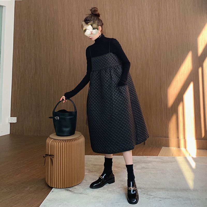 デザイン ワンピース キャミソールワンピース 膝下 袖なし ノースリーブ 襟なし ショールカラー フレア デザイン 美ライン キルティング 中綿 かわいい 大人可愛い きれいめ シンプル カジュアル