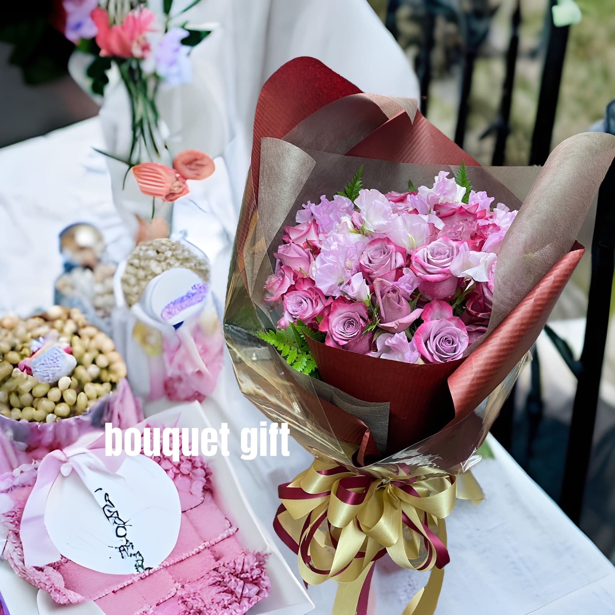 お誕生日パープル系花束V-10