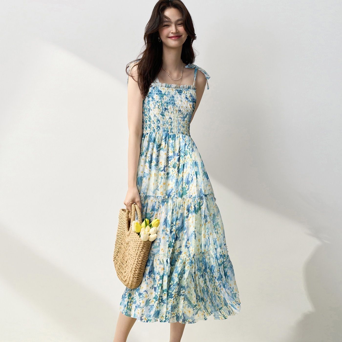 【送.料.無.料.急速発送】青みがかった花のサスペンダー風ロングスカートワンピース 5,707円