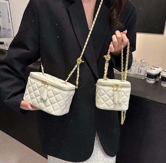 ショルダーバック 肩がけバック 斜めがけバッグ 自立 ラウンドファスナー 韓国 レディース オルチャン こなれ感 きれいめ 大人女子 20代 30代 エレガント 大人カジュアル デート