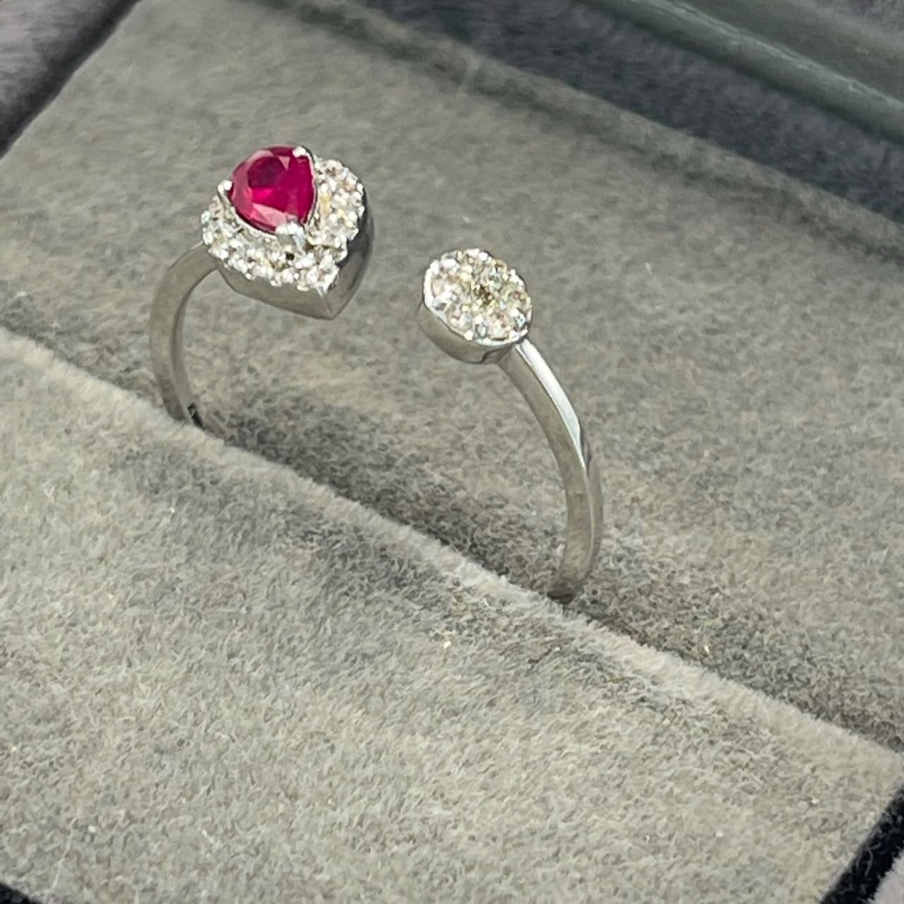 新品K18WG　ダイヤモンドリング　0.15ct　ルビー　加熱　0.21ct　指輪　13号　　レディース【R4552307010008】