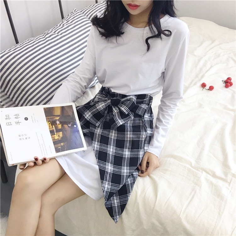 3042.カジュアルなチェック柄膝丈スカート（ブラック）＆白ワンピースセット