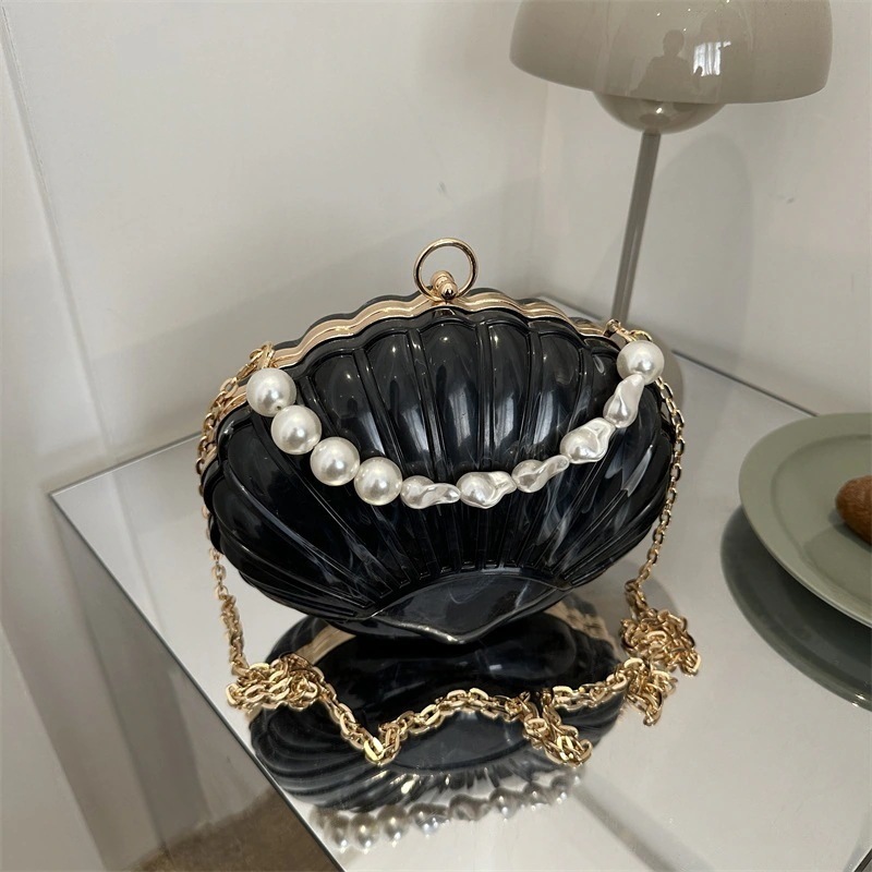 ショルダーバッグ 今年も人気！ミニバッグ ニューパールチェーン手持ちミニバッグファッショナブルなアクリルシェルバッグショルダークロスボディバッグ 韓国ファッション