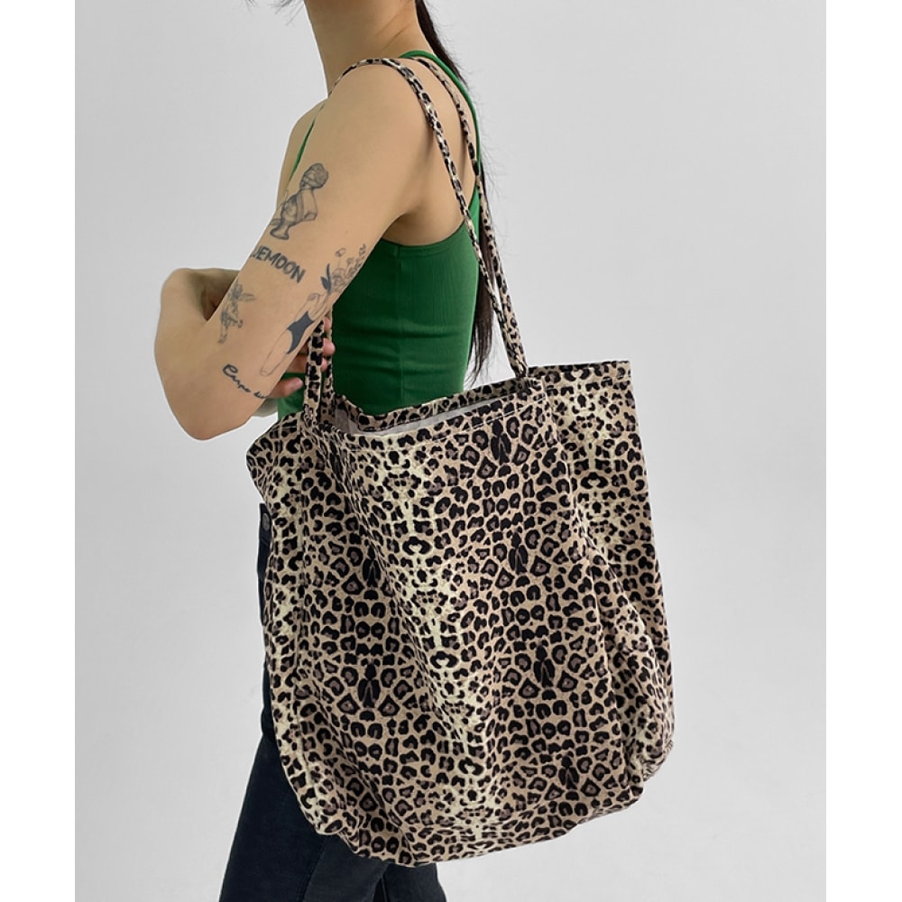 ブラックアップエブロンレオパードビッグショルダーバッグ 5,186円