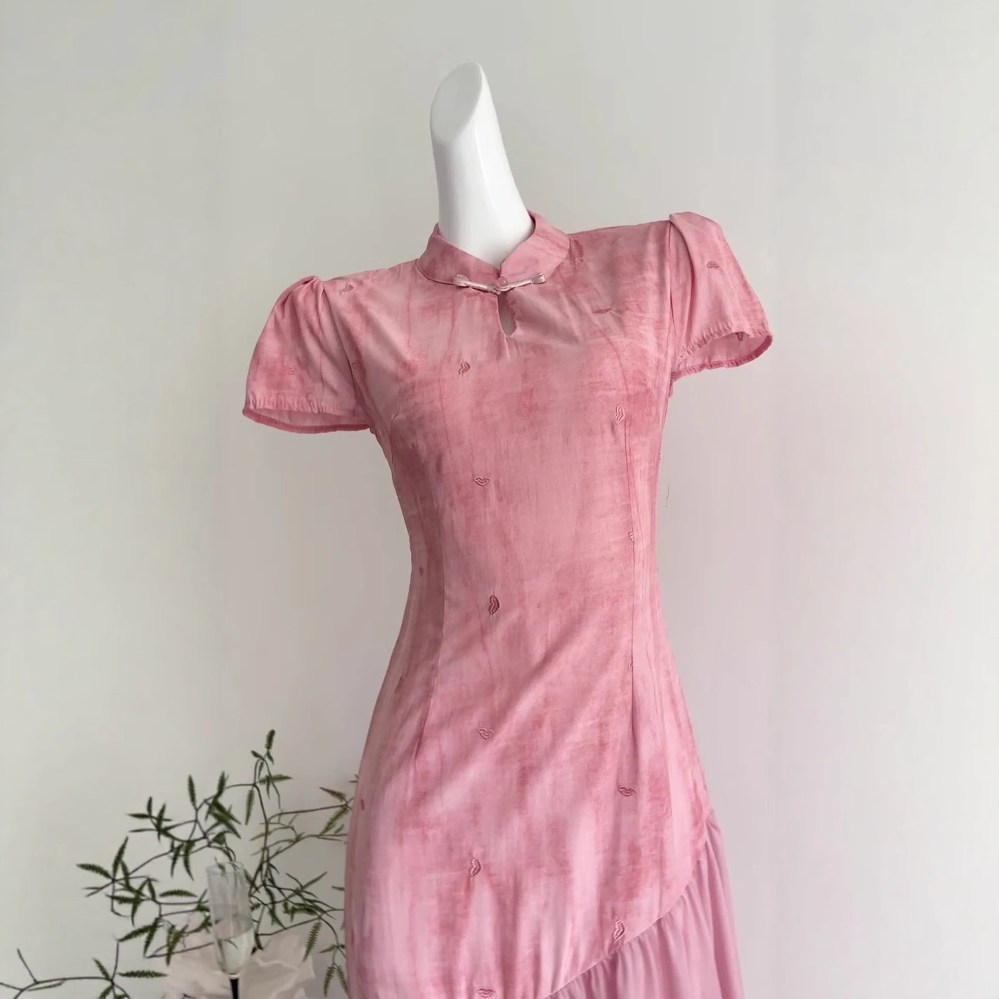 【急速出荷】七転び八起き江南新中式コロナ染めハート刺繍チャイナドレス新偽2枚のワンピース