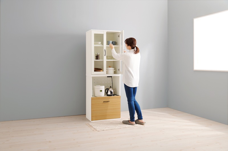 ラック 食器棚 レンジ台 キッチン収納 おしゃれ 北欧モダン カップボード 棚 扉付き ガラス キャビネット