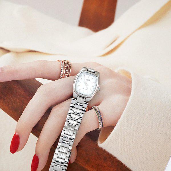 四角いスクエア ヴィンテージ レディース メタルウォッチ