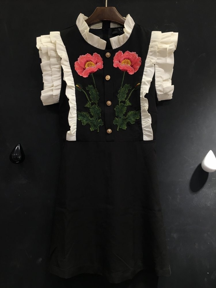 1507.花柄刺繍フリル袖ワンピース（ブラック） 2019 春夏 sale 結婚式 女子会 お呼ばれ パーティー レストラン