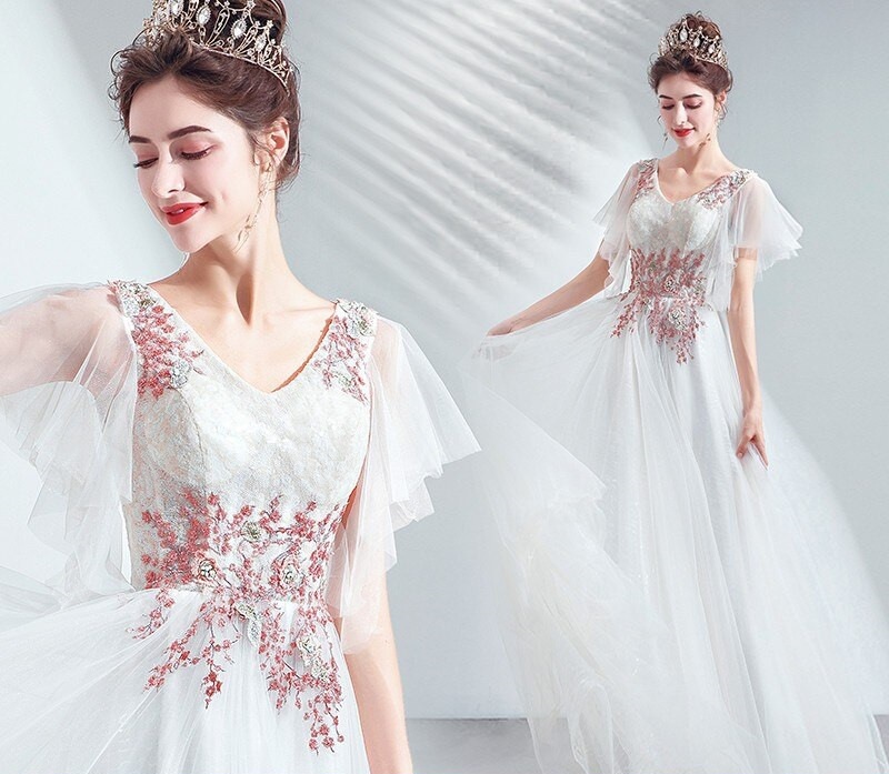 韓国ファッション 二次会 結婚式 パーティードレス フレンチレース 花嫁 ウエディングドレス シンプルワンワードショルダー花嫁ウエディングドレス演奏会