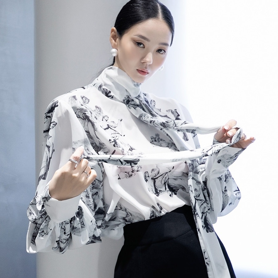 トップス シャツ プルオーバー 長袖 ミディアム丈 ハイネック スカーフ付き かわいい 大人可愛い きれいめ シンプル 上品 おしゃれ かっこいい カジュアル レトロ きちんと こなれ感 個性的