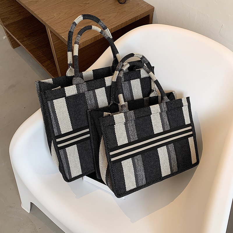 トートバッグおしゃれカバン 3色 大小2サイズ ショルダー ハンドバッグ カジュアル お洒落 レトロ チェック 通勤 お出かけ お買い物 普段使い シーズンレス 大きめ 小さめ ホワイト ブラック