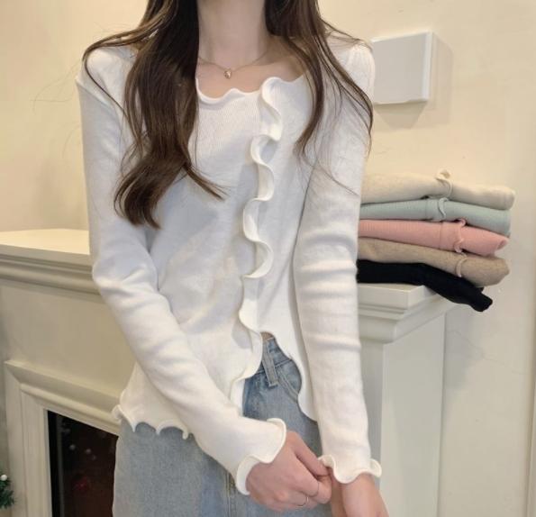 ラウンドネックニットレイヤードス秋の減齢レトロでマイナーなデザイン感のある雰囲気ストライプレースのパフスリーブシャツ