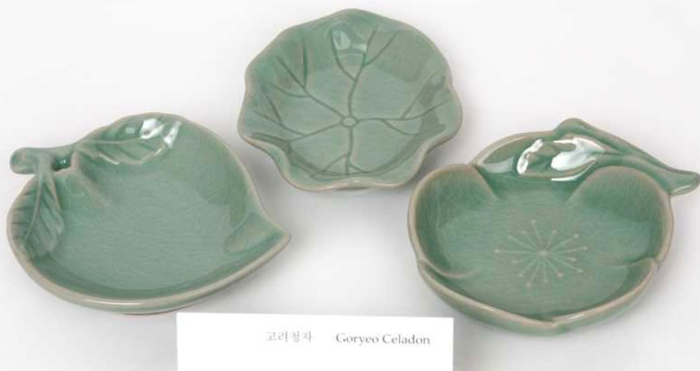 青磁茶食皿セット (3p) 梅 芸術家 作品 博物館 販売製品 韓国産