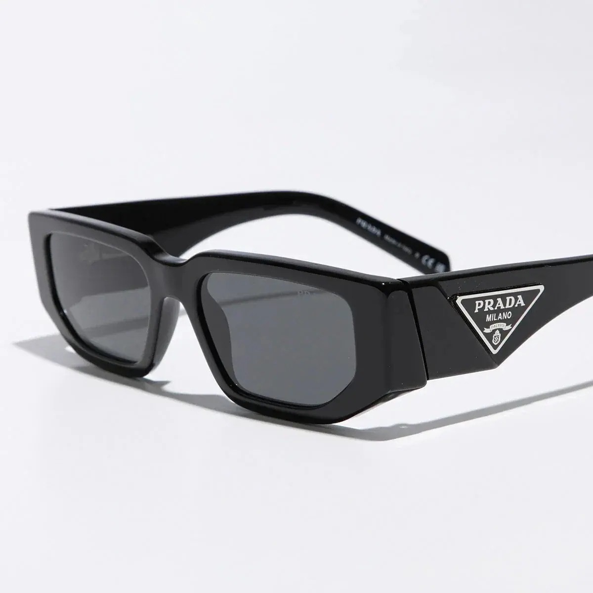 PRADA プラダ サングラス SPR 09Z メンズ スクエア型 セルフレーム フルリム トライアングルロゴ メタルロゴ アイウェア 1AB-5S0/BLAC