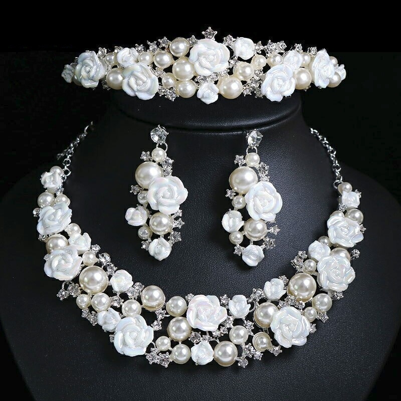 フラワーパールクリスタルウエディングジュエリーセット ピアス＆ネックレス＆ティアラ アクセサリー 花 13,024円
