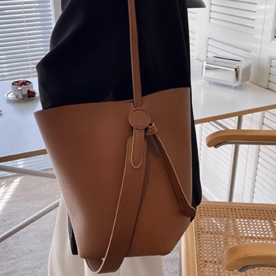 バケットバッグ レディース バッグ 鞄 かばん ショルダーバッグ ハンドバッグ ワンショルダー シンプル 無地 きれいめ エレガント 上品 大人っぽい カジュアル お出かけ おしゃれ 通勤 オフィス 5,528円