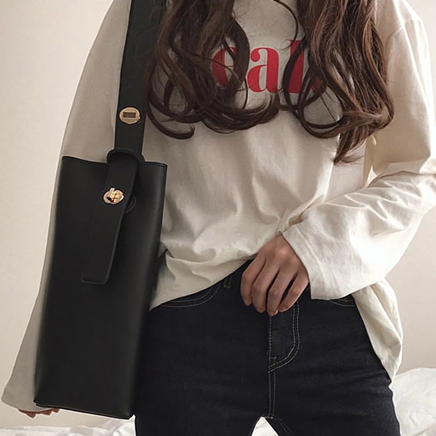 バッグ かばん 鞄 レディースバック ショルダーバッグ 通勤バッグ 通学バッグ 四角 スクエア 大容量 便利 軽量 かわいい 大人可愛い きれいめ シンプル カジュアル 大人 上品 おしゃれ