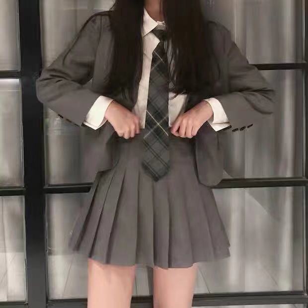 素晴らしい品質 日本韓国ファッション2022新品の韓国学生のスーツグレーのコート+白いシャツ+プリーツのスカートのネ スカートスーツ