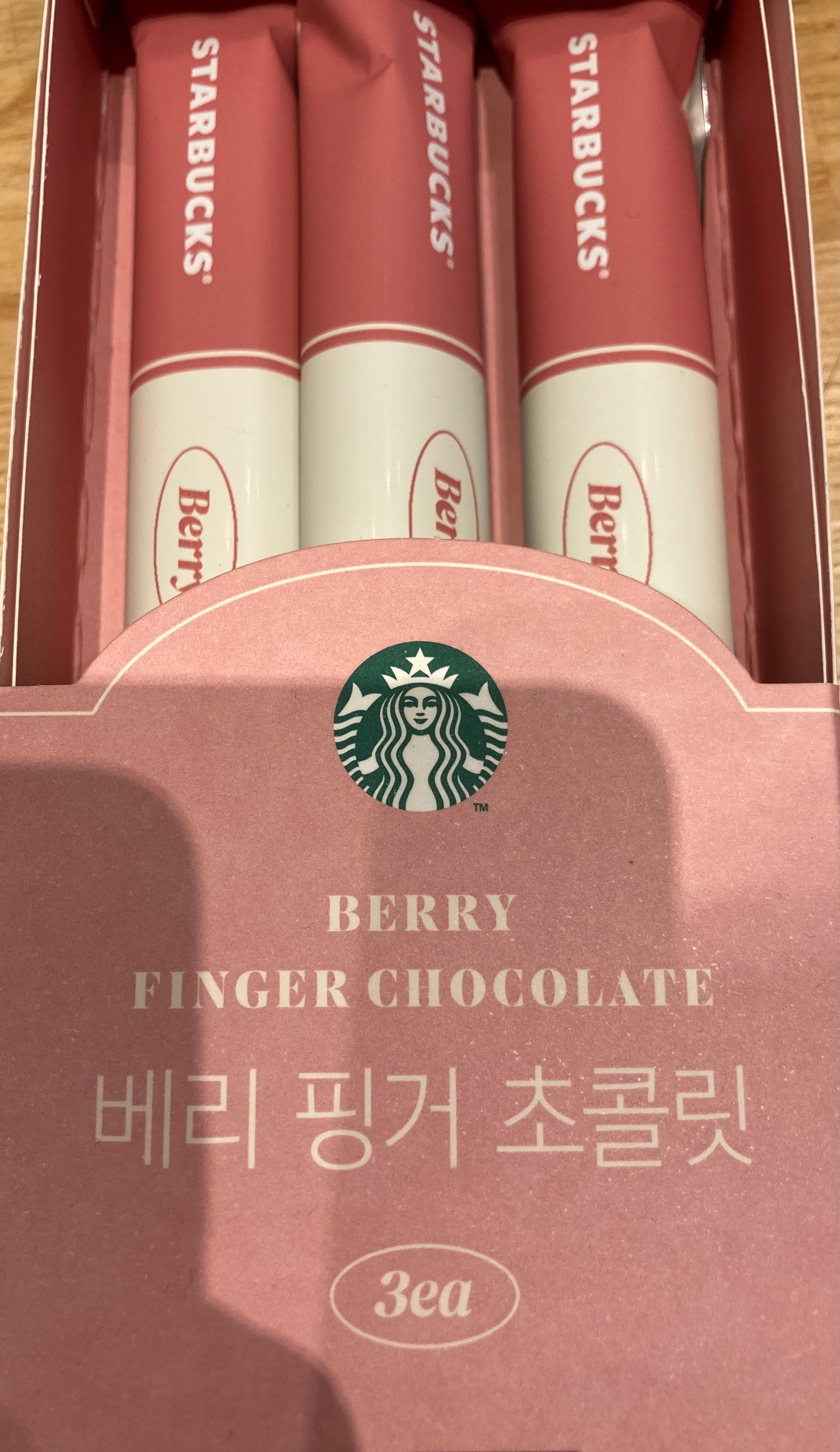 (15スティック)ベリーフィンガーチョコレートセット(3個x5)乾燥いちごがぷかぷかと噛まれるいちごピーリングがたっぷり入っています