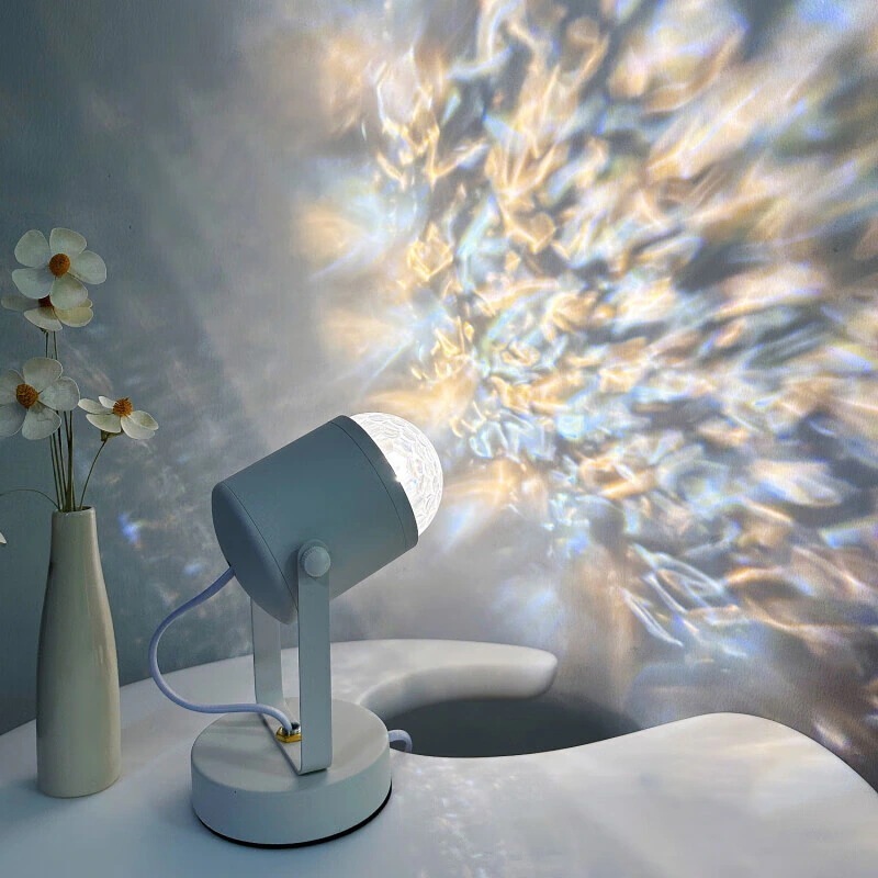 水波紋光影雰囲気灯ネット赤生中継背景撮影投影灯家居居間寝室ベッドサイド装飾灯雰囲気灯【ホワイトUSBモデル+ダイナミック水波紋スタンド】 4,305円