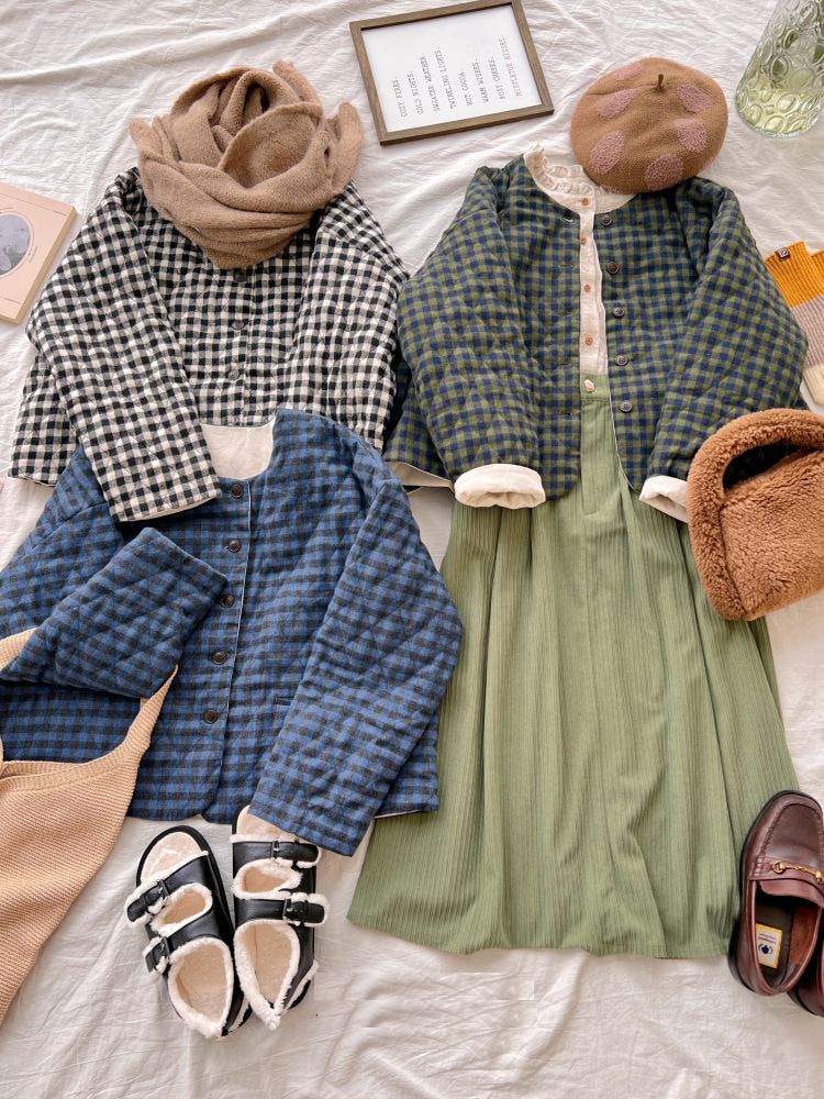 ベージュ　カーキ　ブラック　斜め前丈　木のボタン　キルティングジャケット　アウター　綿入れの服