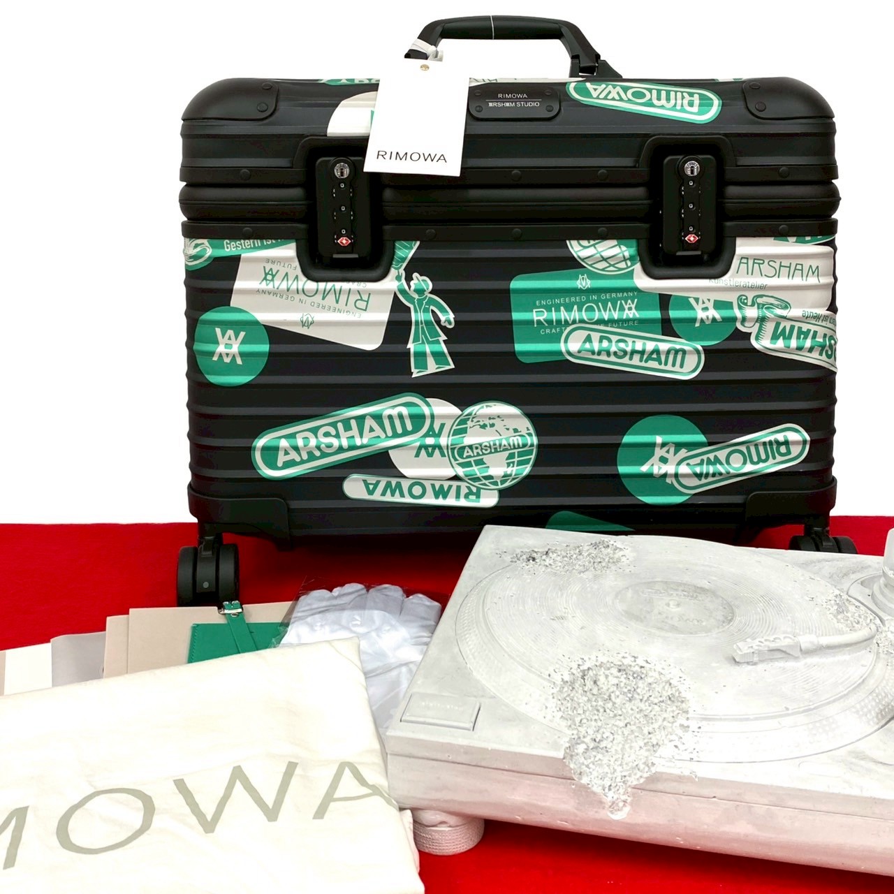 イロ―デッド ターンテーブル イン パイロットケース ダニエル・アーシャム コラボスーツケース アルミ ポリカーボネート ブラック 50635