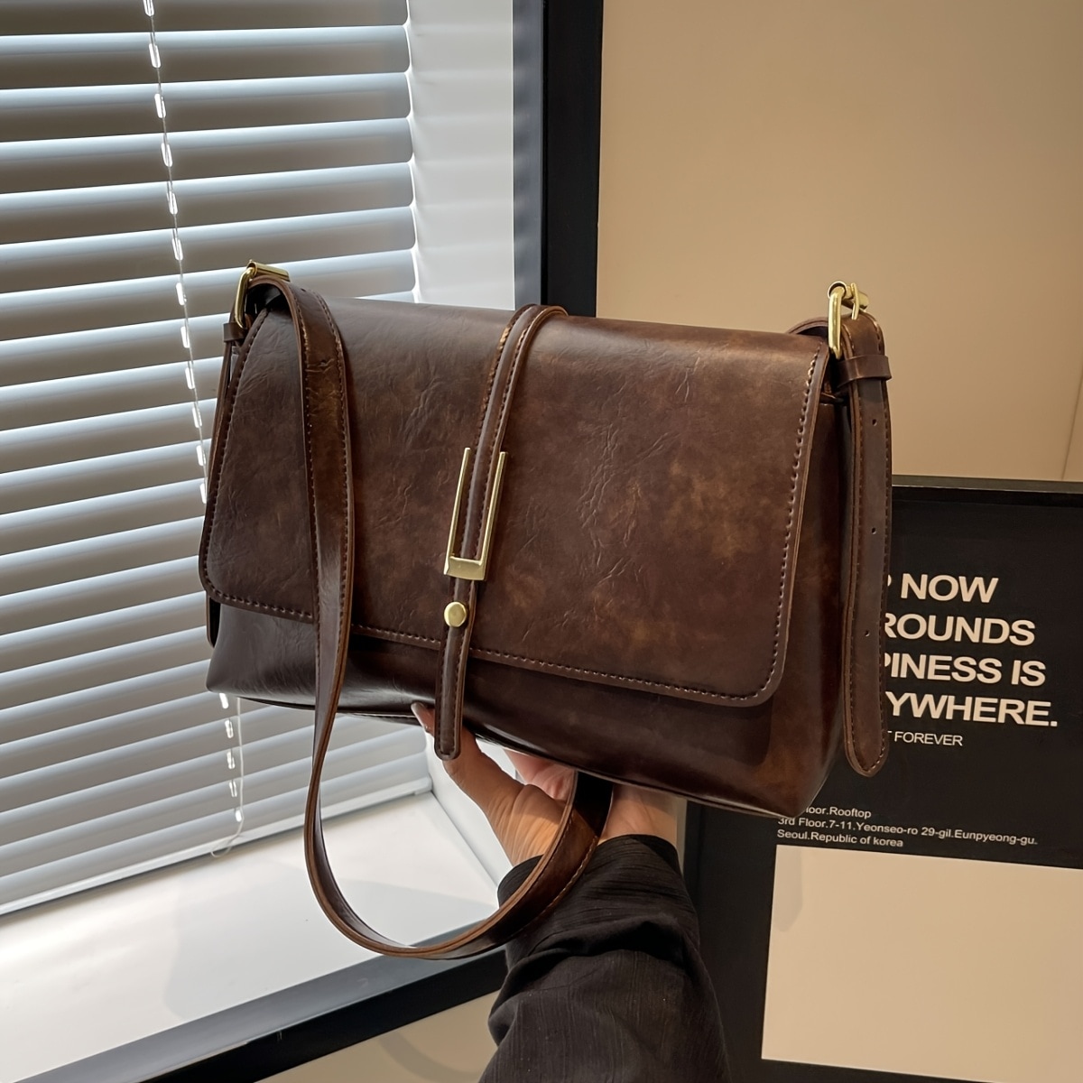 女性用カジュアルスクエアフラップバッグ - コーヒーブラウン磁気クロージャー付きテクスチャードパターン＆ゴールドトーンハードウェア大学・仕事・旅行・パーティーに万能アクセサリーおしゃれな仕上