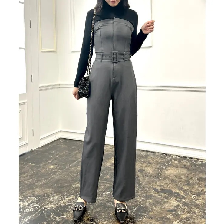 シンプルで大人っぽいベアトップサロペットパンツ