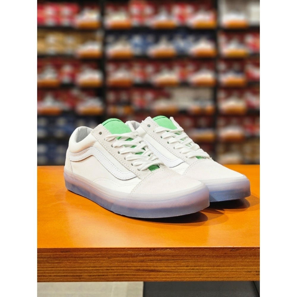 バンズユニセックスオールドスクールトランスルーセントホワイトグリーン (VN0005UFWGR) スニーカー