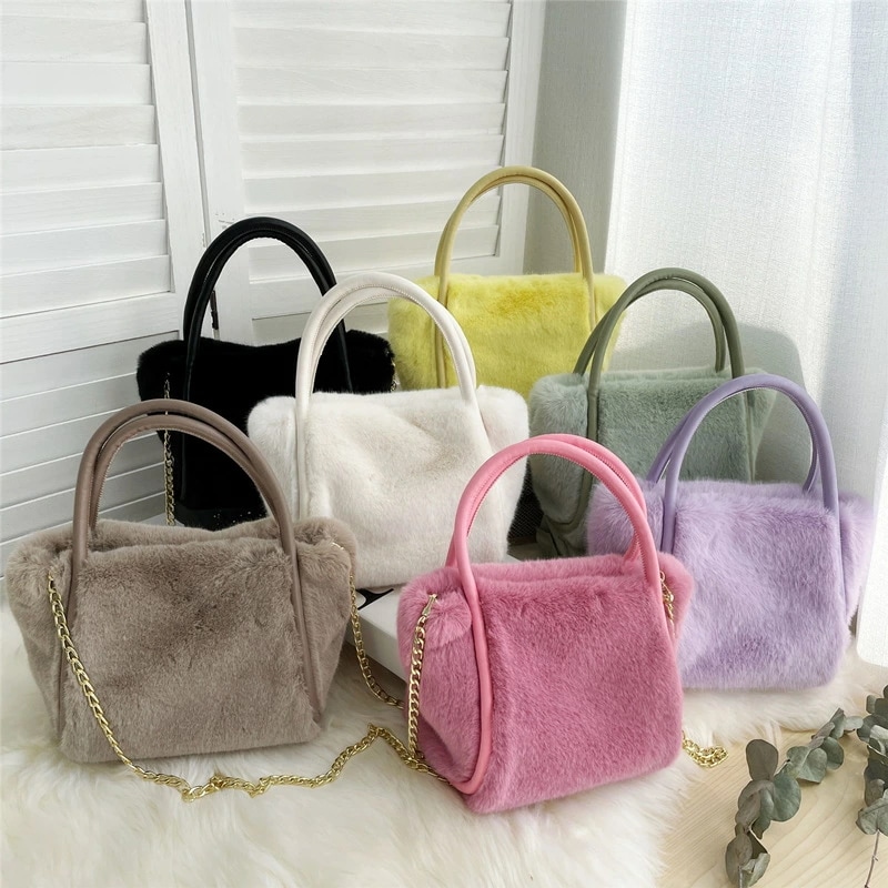 ファーバッグ　ショルダーバッグ　チェーンデザイン (T)