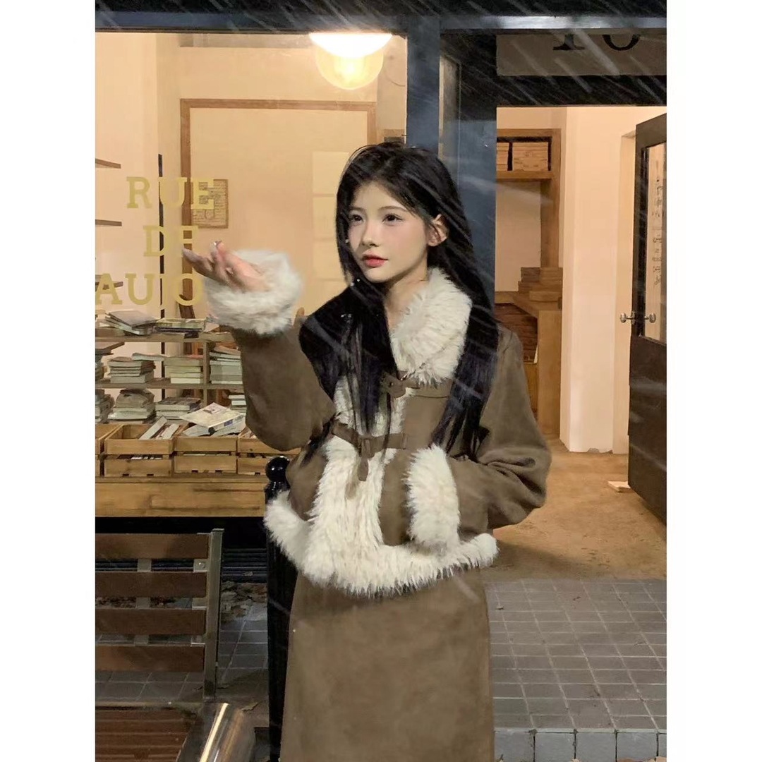 ツーピース秋冬ゴールドカラーファー襟ブラウンスエードキルティングジャケットバックスリットスカートスーツ女性用 4,930円