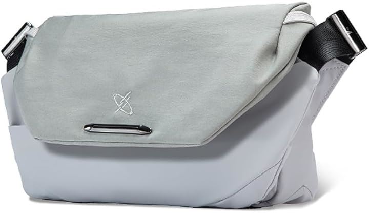 GYXX/光影行星 星雲 2 クロスボディバッグ メンズ ショルダーバッグ フラットチェストバッグ お出かけ キャリングバッグ 通勤バッグ swich (グレー中サイズ11インチです)