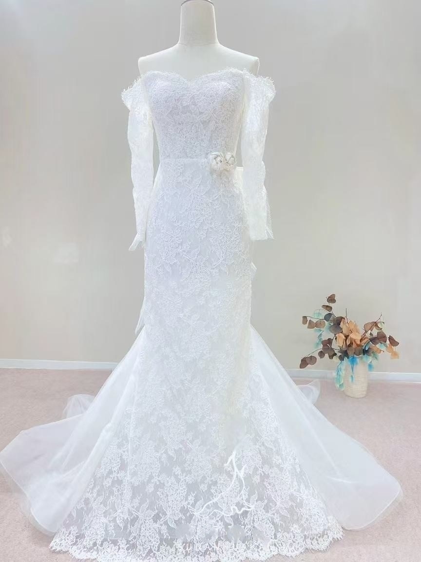 ウエディングドレス ホワイト オフショルダー ロングスリーブ 編み上げ ふっくら柔らかなバックリボン 繊細レース　 華やかなトレーン アンティークなドレス