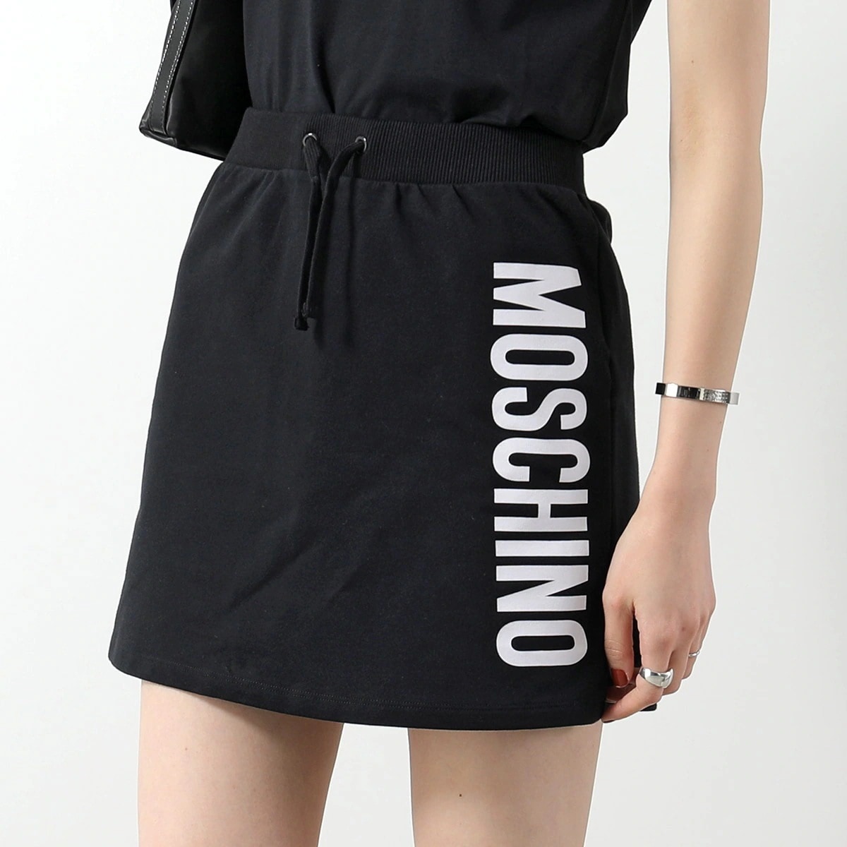MOSCHINO KIDS モスキーノ キッズ ミニスカート HDJ03S LDA27 レディース ガールズ 膝上 ミニ丈 ロゴ コットンブレンド 60100