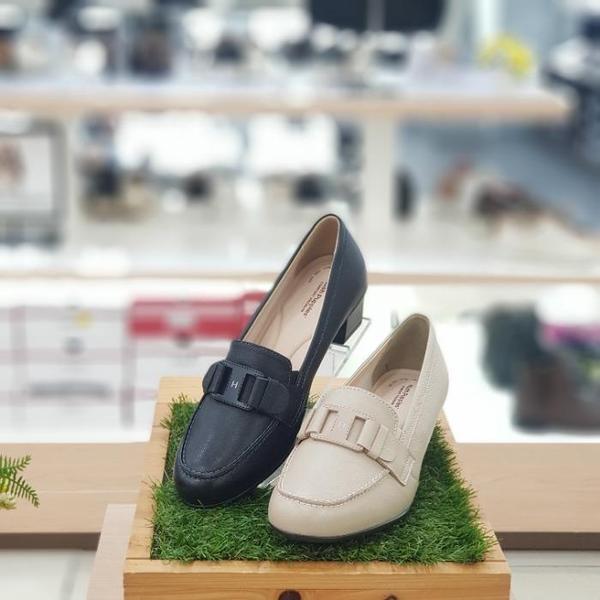 セーブゾーン04 女性コンフォートドレス(5cm)H飾り超軽量クッションパンプスA ブラック DJHCNM (S43772843)