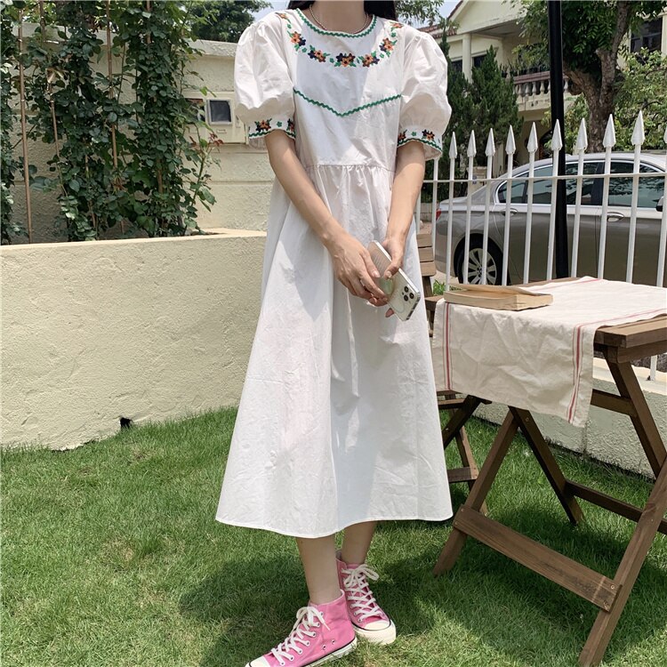 2色 レトロ風 春服 ワンピース 半袖 春 夏 カジュアル シャツワンピース ふんわり Aライン フレアワンピース ミモレ丈 ミディアム丈 ミドル丈 ぽわん袖 パフスリーブ ラウンドネック 襟なし 刺