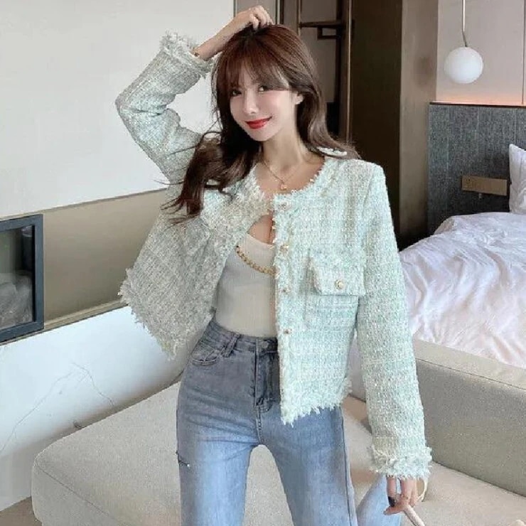 アウター レディース ジャケット スーツ クロップド丈 クロップド 袖あり 長袖 ラウンドネック ポケット 前開き 厚手 かわいい 大人可愛い きれいめ シンプル カジュアル 大人 上品 おしゃれ 5,502円