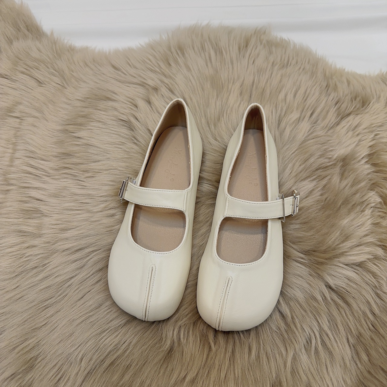 靴 くつ シューズ レディースシューズ フラットシューズ フラット ぺたんこ ストラップ 履きやすい かわいい 大人可愛い きれいめ シンプル カジュアル 大人 上品 おしゃれ かっこいい レトロ