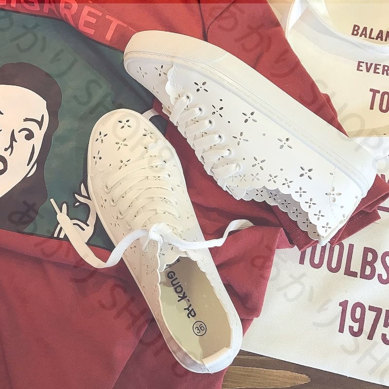 期間限定 スニーカー スリッポン フラットシューズ 靴 シューズ レディース ぺたんこ ホワイト パンチング お花 夏 可愛い リゾート 海 歩きやすい 靴ひも カッティング 疲れない やわらかい マ